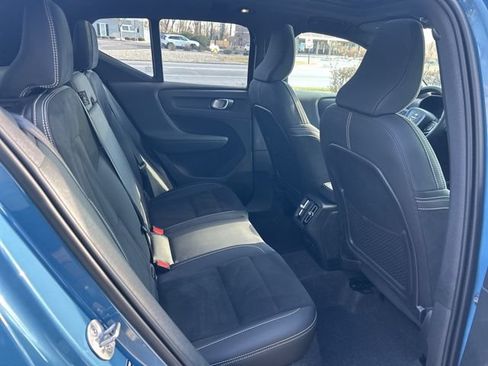 Certified 2025 Volvo XC40 B5 Plus AWD/4WD image 13
