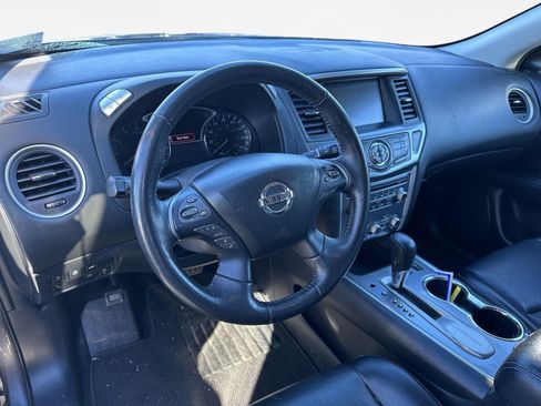 Used 2019 Nissan Pathfinder SL image 11