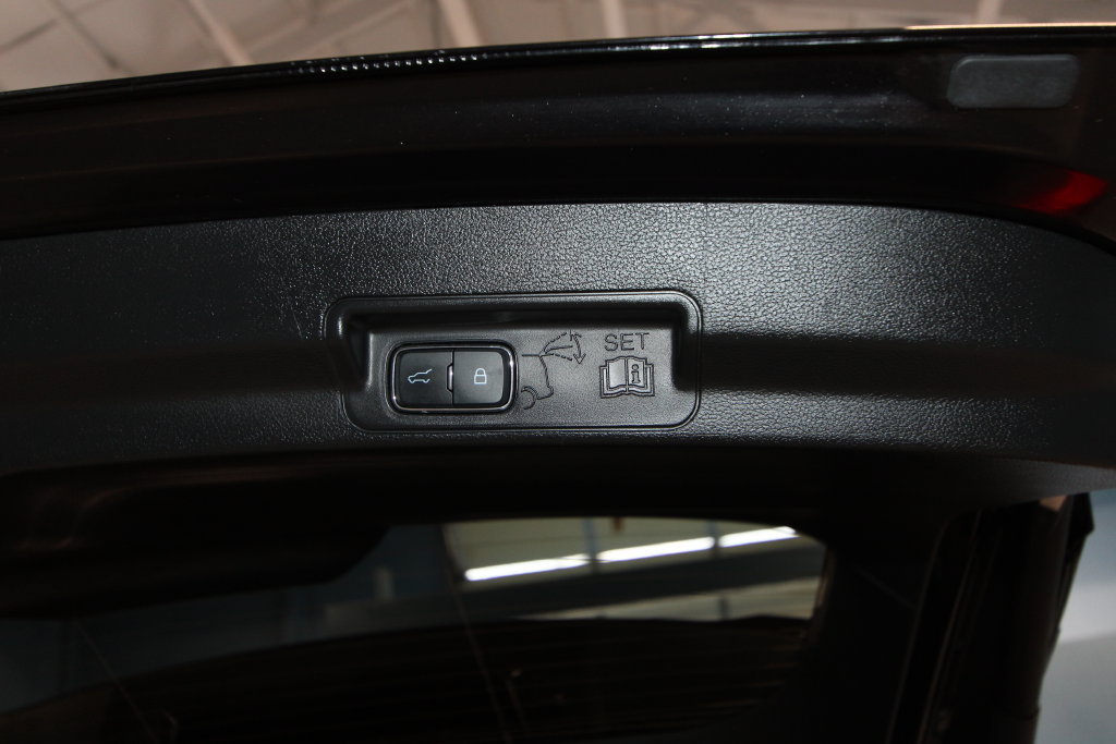 Used 2024 Ford Explorer XLT w/ Equipment Group 202A AWD/4WD image 39