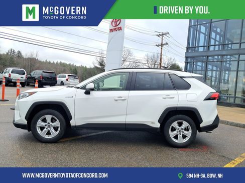 Used 2021 Toyota RAV4 XLE w/ Convenience Package image 2