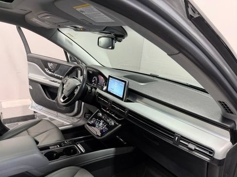 Used 2021 Lincoln Corsair AWD w/ Premium Package image 26