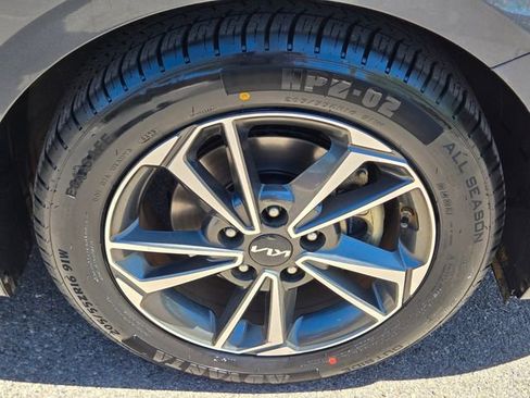 Used 2023 Kia Forte LXS image 9