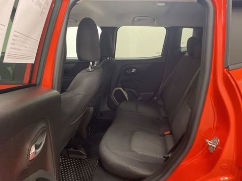 Used 2017 Jeep Renegade Latitude w/ Cold Weather Group image 20