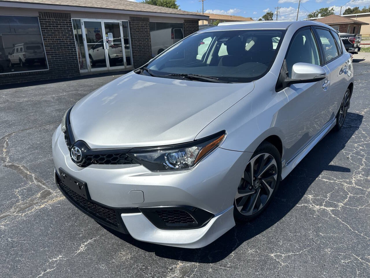 Used 2017 Toyota Corolla iM w/ Carpet Mat Package FWD image 3
