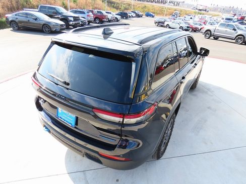 Used 2024 Jeep Grand Cherokee Trailhawk image 5