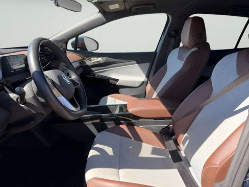 Used 2023 Volkswagen ID.4 Pro image 2