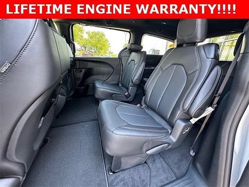 New 2026 Chrysler Pacifica Select FWD image 15