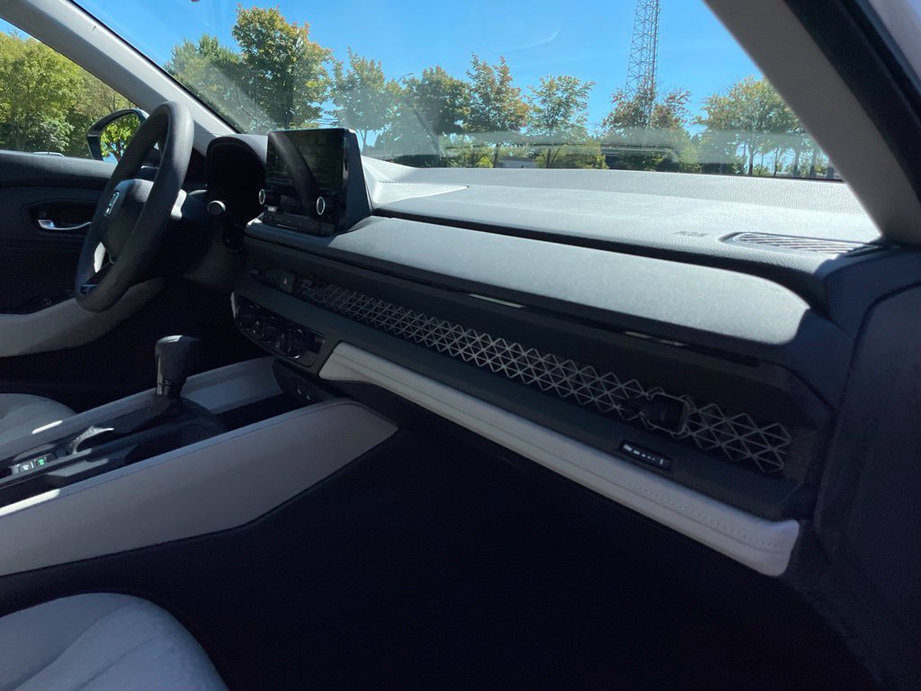 Certified 2025 Honda Accord LX image 33