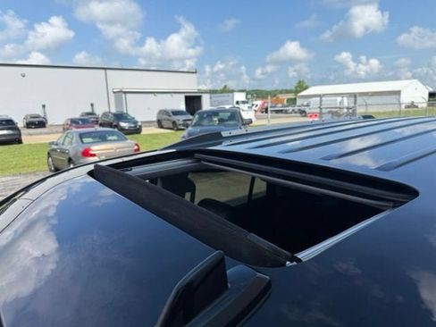 Used 2019 GMC Yukon Denali w/ Denali Ultimate Package AWD/4WD image 17