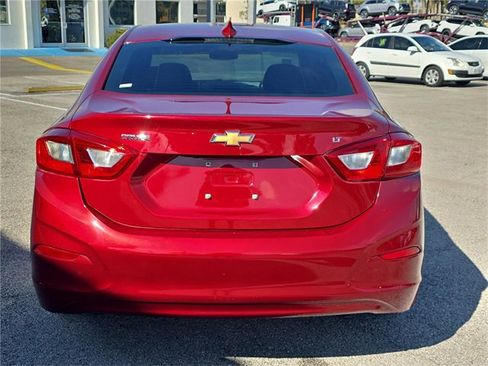Used 2018 Chevrolet Cruze LT w/ Convenience Package image 4