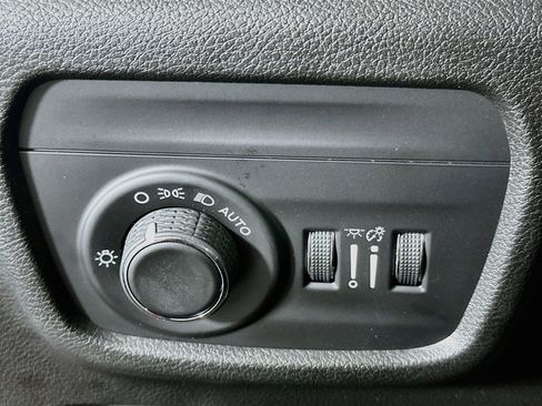 Used 2023 Jeep Grand Cherokee Altitude AWD/4WD image 15
