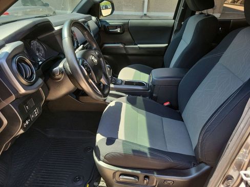 Used 2021 Toyota Tacoma TRD Off-Road AWD/4WD image 18
