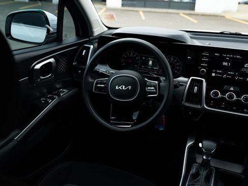 Used 2023 Kia Sorento LX AWD/4WD image 8