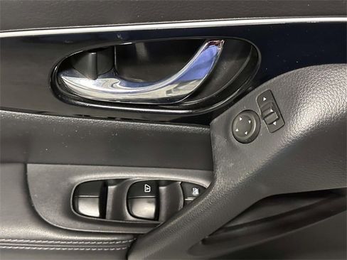 Used 2017 Nissan Rogue Sport SL image 13