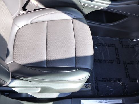 Used 2023 GMC Acadia SLT image 34