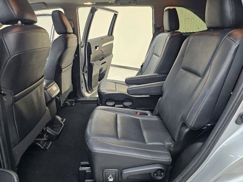 Used 2019 Toyota Highlander XLE FWD image 26