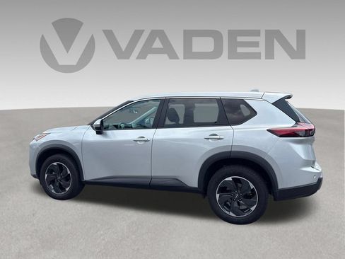 Used 2024 Nissan Rogue SV FWD image 18