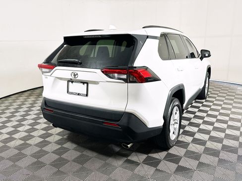 Used 2021 Toyota RAV4 XLE FWD image 3