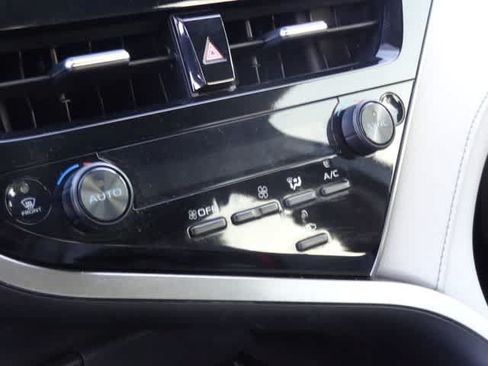 Used 2024 Toyota Camry SE w/ Cold Weather Package FWD image 15