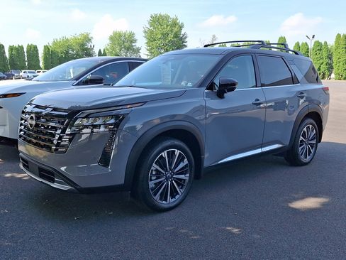 New 2026 Nissan Pathfinder Platinum w/ Cargo Package AWD/4WD image 3