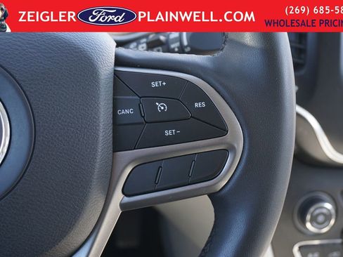 Used 2021 Jeep Cherokee Latitude Plus AWD/4WD image 24