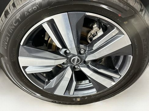 Used 2023 Nissan Rogue SL w/ SL Premium Package image 11