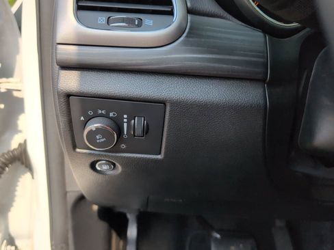 Used 2022 Jeep Grand Cherokee Laredo X RWD image 28