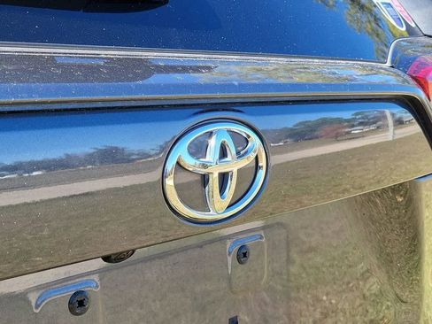 Used 2021 Toyota RAV4 LE image 8