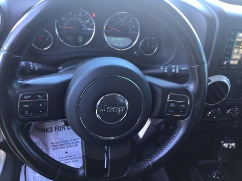 Used 2014 Jeep Wrangler Unlimited Sahara w/ Dual Top Group AWD/4WD image 17