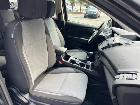 Used 2017 Ford Escape SE w/ SE Cold Weather Package AWD/4WD image 29