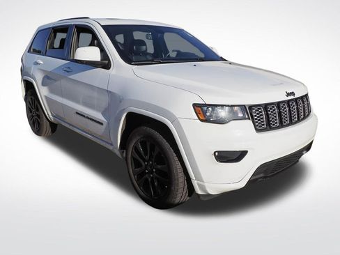 Used 2019 Jeep Grand Cherokee Altitude AWD/4WD image 3