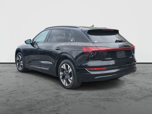 Used 2022 Audi e-tron Premium w/ Convenience Plus Package AWD/4WD image 3