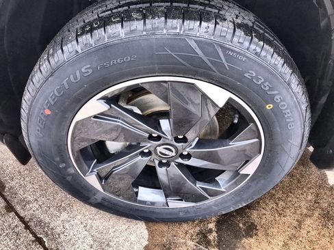 Used 2024 Nissan Rogue SV AWD/4WD image 10