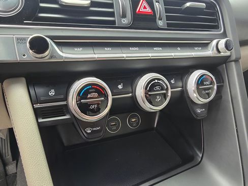 Used 2023 Genesis G70 2.0T AWD/4WD image 18