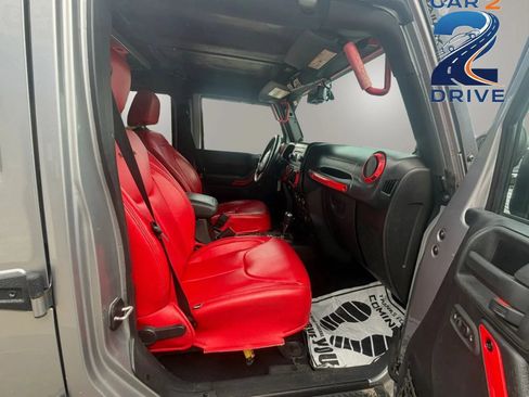 Used 2014 Jeep Wrangler Unlimited Sahara AWD/4WD image 12