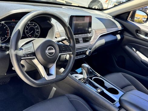 Used 2024 Nissan Altima 2.5 SV FWD image 21