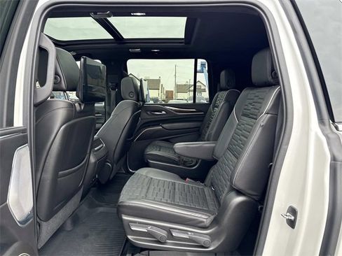 Used 2021 Cadillac Escalade ESV Premium Luxury Platinum image 13