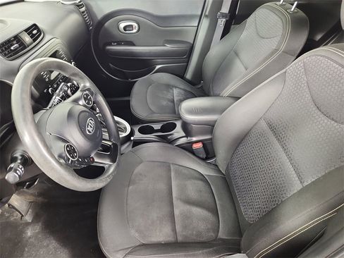 Used 2014 Kia Soul + image 10