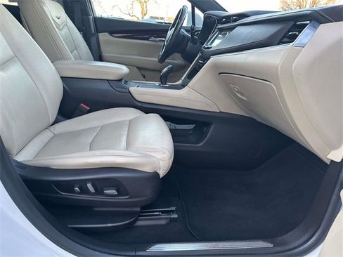 Used 2017 Cadillac XT5 Luxury w/ Driver Awareness Package image 22