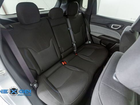 Used 2025 Jeep Compass Sport image 34