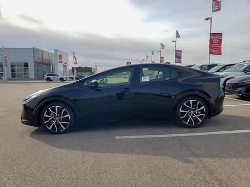 Used 2026 Toyota Prius Plug-In Hybrid FWD image 8