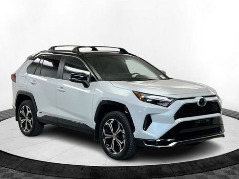 Used 2025 Toyota RAV4 XSE w/ Premium Package image 8