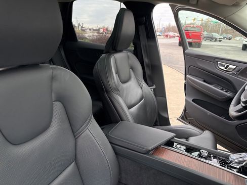 Certified 2024 Volvo XC60 T8 Ultimate w/ Protection Package Premier image 36