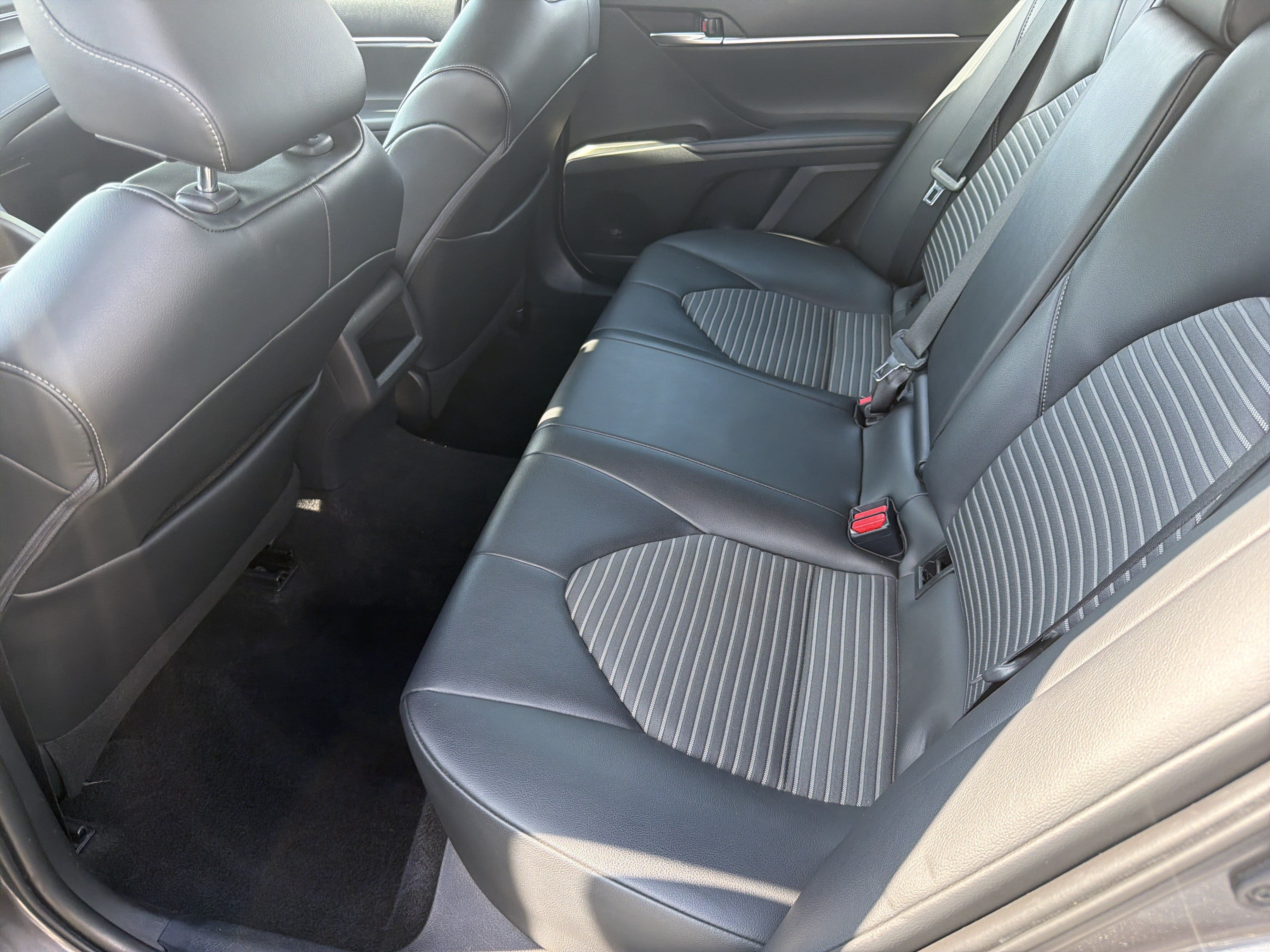Used 2021 Toyota Camry SE FWD image 30