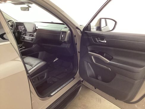 Used 2023 Nissan Pathfinder Platinum w/ Cargo Package AWD/4WD image 19