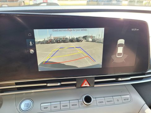 Used 2023 Hyundai Elantra Limited image 19