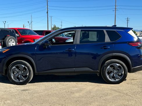 Used 2025 Nissan Rogue SV AWD/4WD image 8