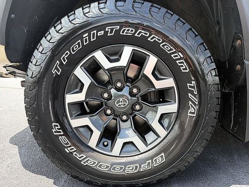 Used 2020 Toyota Tacoma TRD Off-Road w/ TRD Premium Off Road Package AWD/4WD image 8
