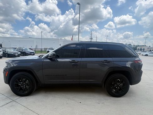 Used 2025 Jeep Grand Cherokee Altitude RWD image 5