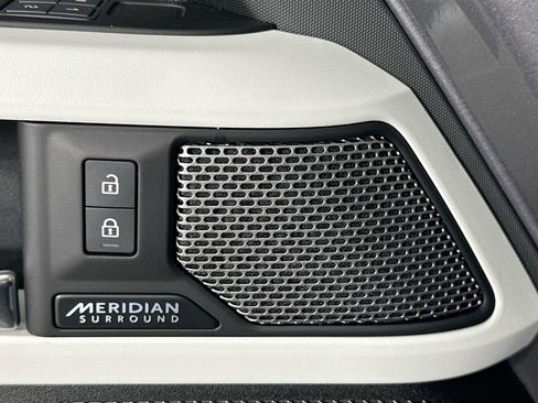 Certified 2023 Land Rover Defender 110 SE image 21